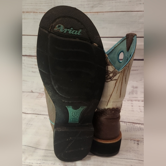 Ariat Round Toe Boots - Picture 2 of 6